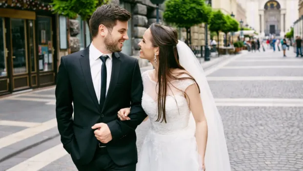 Ile kosztuje fotograf na wesele w Warszawie w 2026 roku? Przegląd aktualnych cen i trendów rynkowych