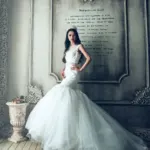 Suknia ślubna syrenka: do jakiej sylwetki pasuje i jak w niej usiąść do obiadu